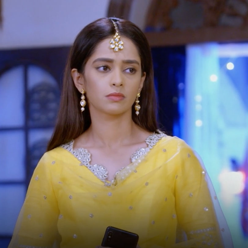 Pragya tries to bring Prachi and Rya together and tell them the truth