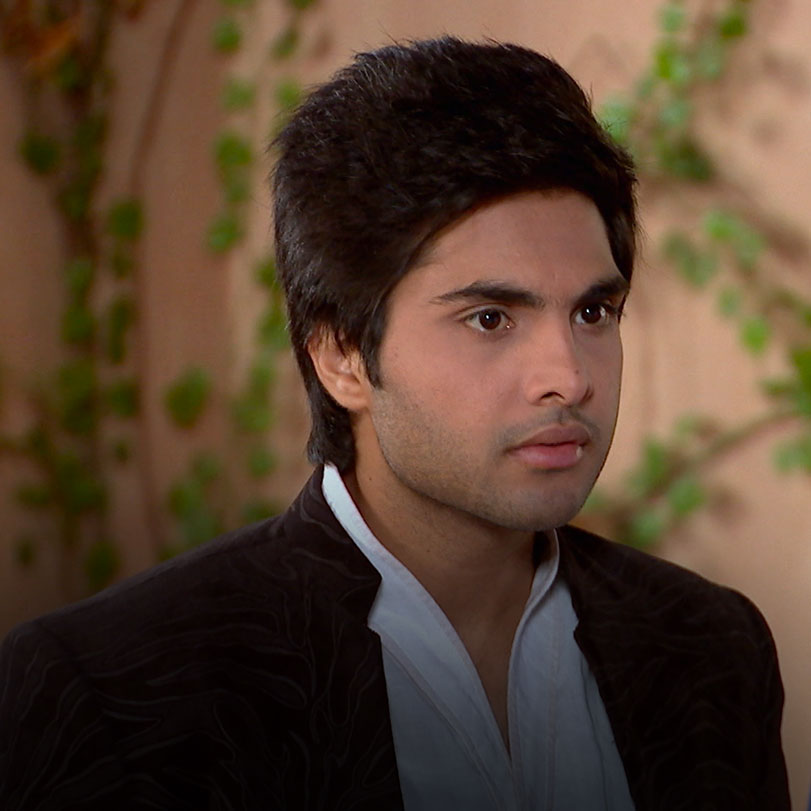 Avni visits Raj at his place and Raj's sister is awaiting her first ba