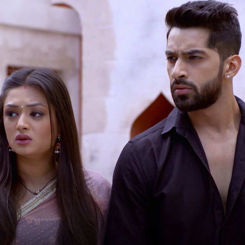 Mehak tries to improve her relationship with Shaurya but fails. Sharma