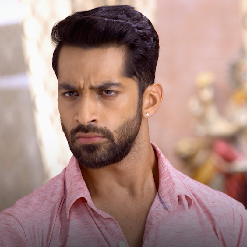 Shaurya hands Mehak divorce papers in front of Ajay and his family, bu