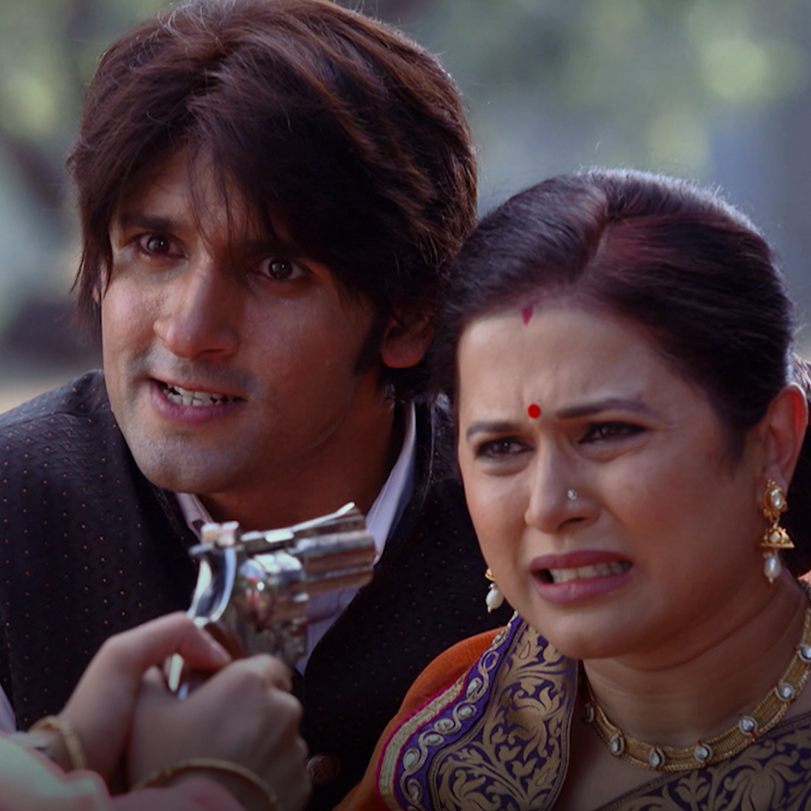 Raja stays in the castle in order to attend Rani’s marriage to Aqbal K