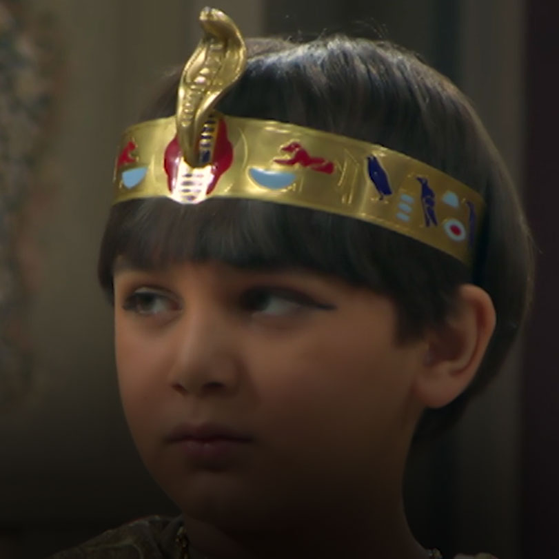 تدور أحداث المسلسل في بداية العصر الروماني بمصر و يروي قصة حياة الملكة