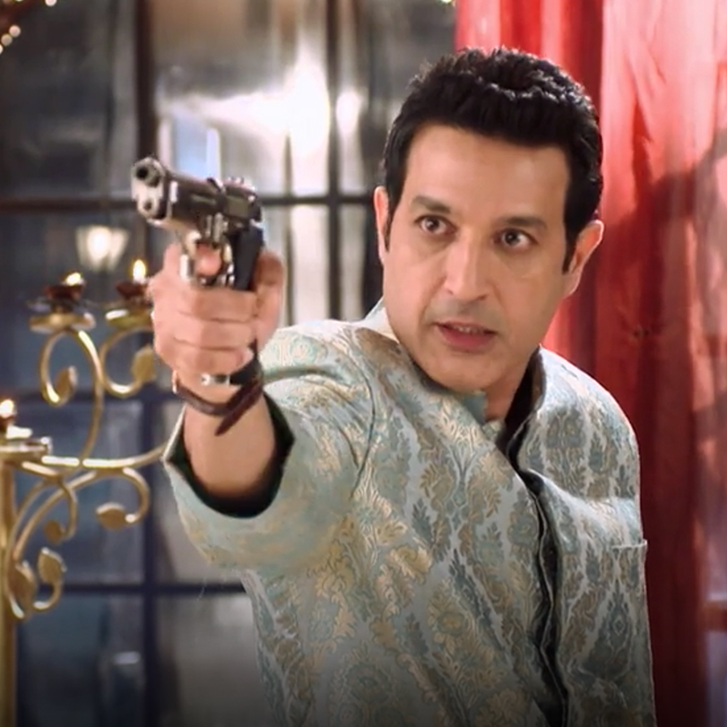 Kapoor enters the wedding and threatens Naryn with death!