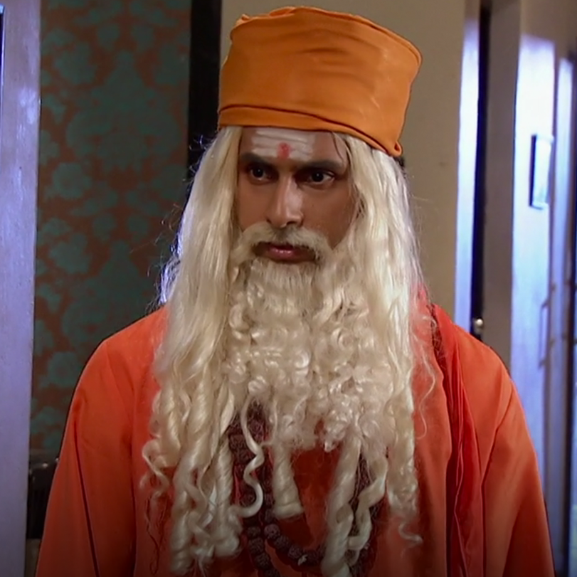 Konal is trying to push Siddhart away from Roshni to marry her.