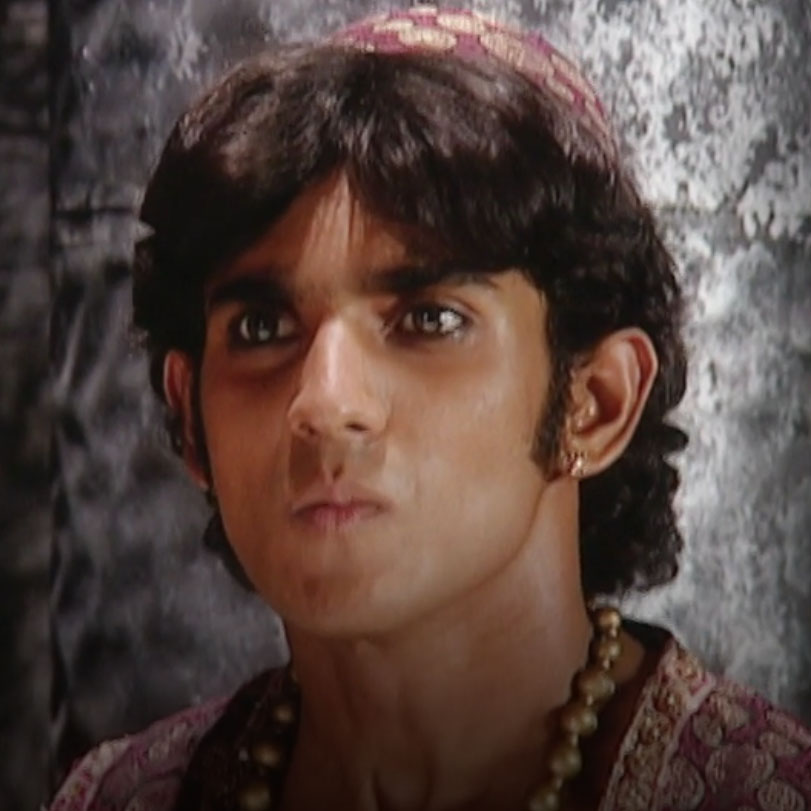 Sakeeb puts Aladdin in prison and asks Zohra for the answer of the puz