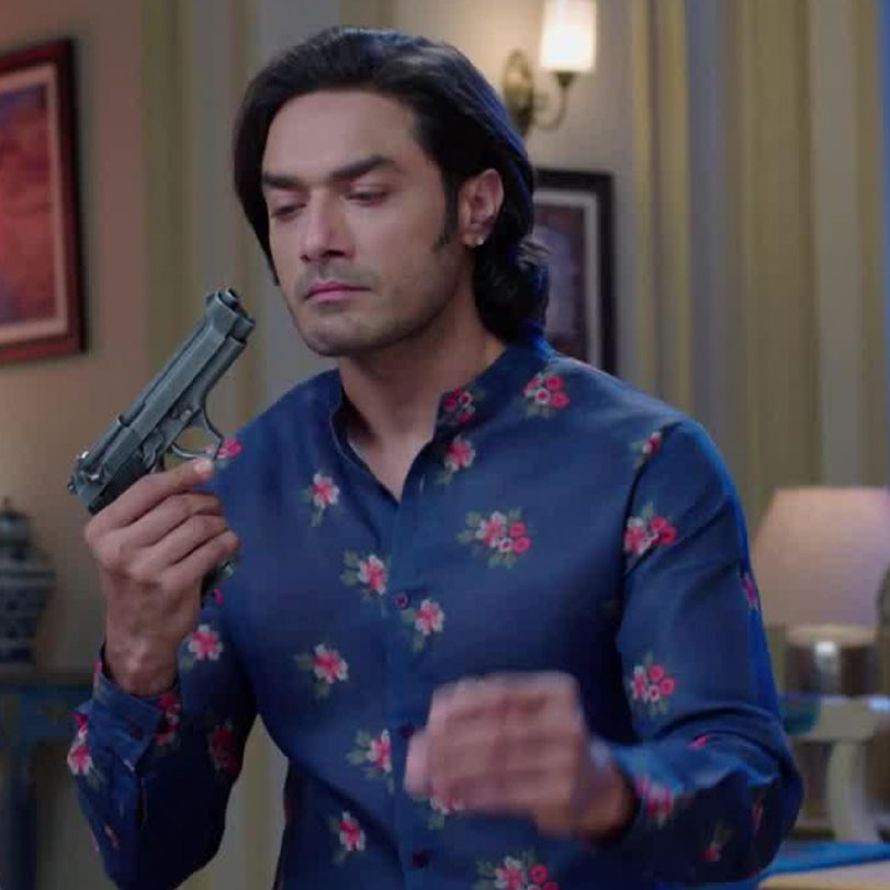 Devraj informs the family of the identity of Daksh's killer, and Mama 