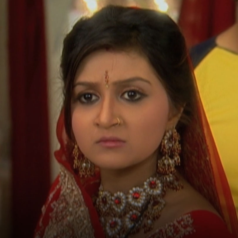 Shobra decides to get divorced from Neil and marry Karan. Will her fam
