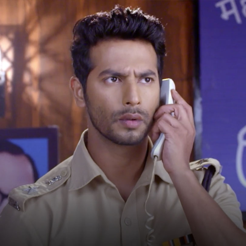 Malhar forces Kalyani to prevent her from talking to her mother, so wh