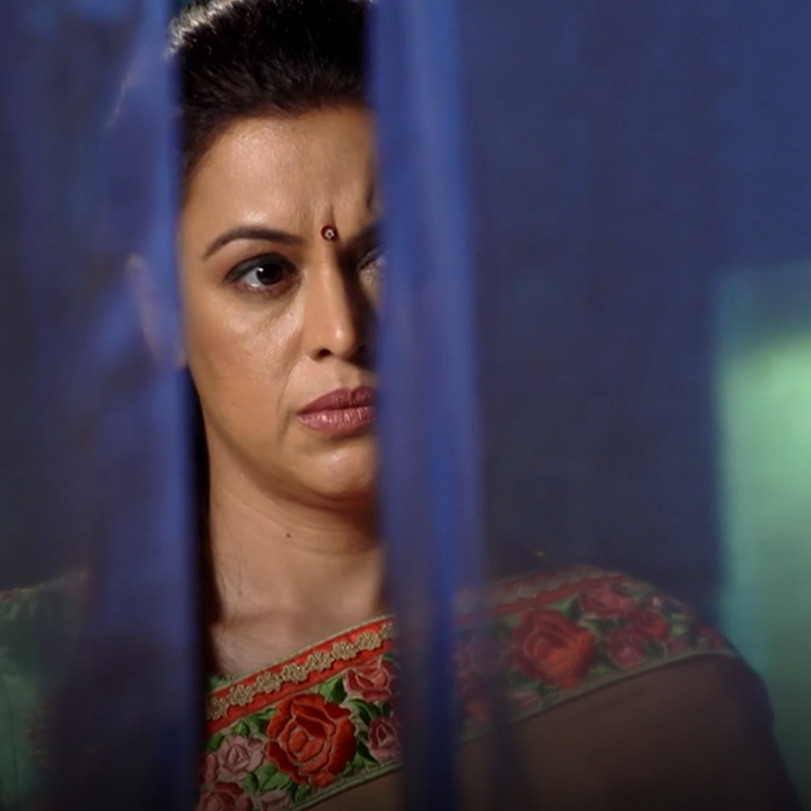 Pooja accused Narain of weak character, does he forgive her?