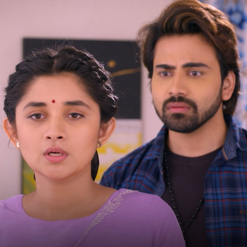 Agastya forcibly brings Choti Guddan to his place and asks her to choo