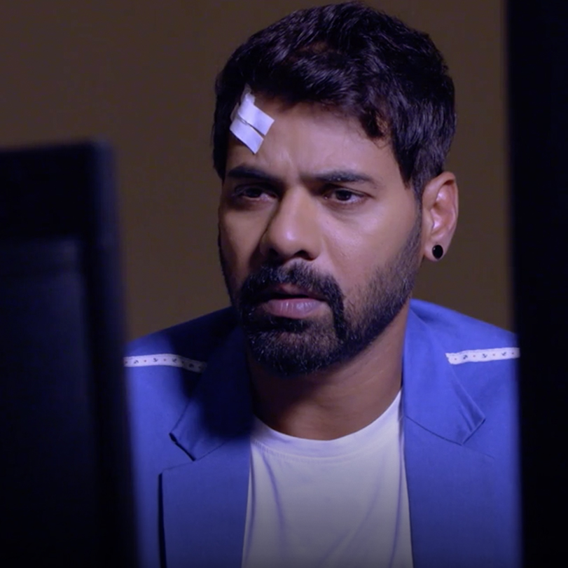 Abhi reveals that Riya was the one who put poison in the food, so what