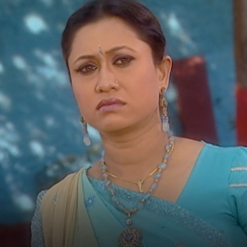 Satia Kant goes to Lakshmi's house to propose to her but her mother in