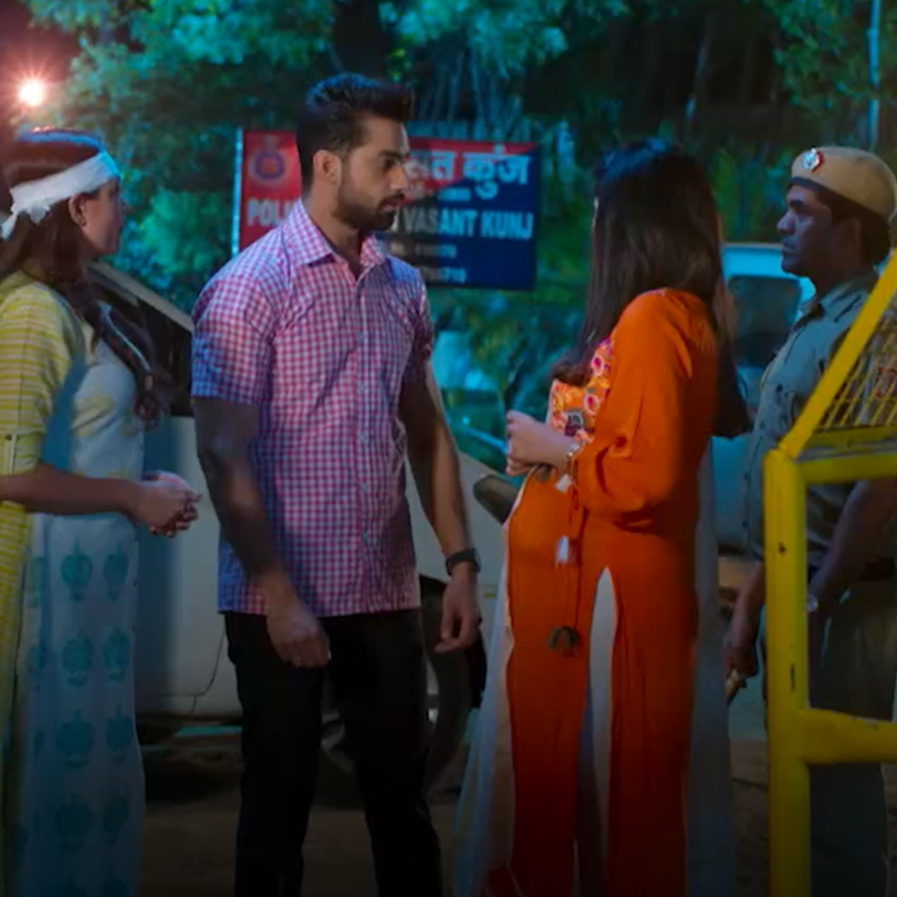 Mehak manages to escape but return when she learns one of the girls is
