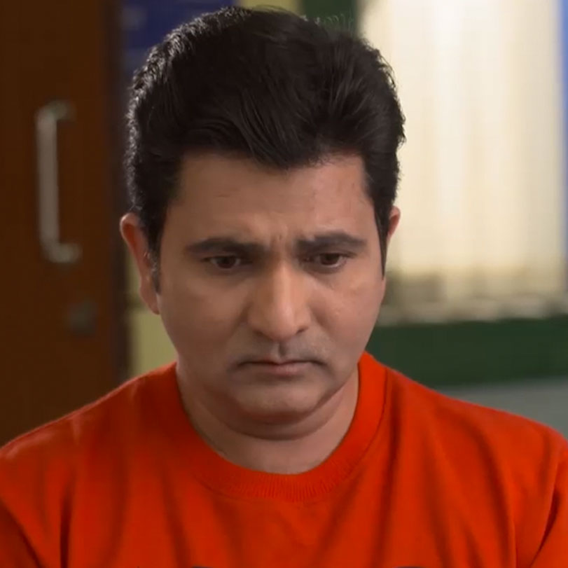 Before Ajay can reveal the truth of the video, Vishwajeet reaches the 