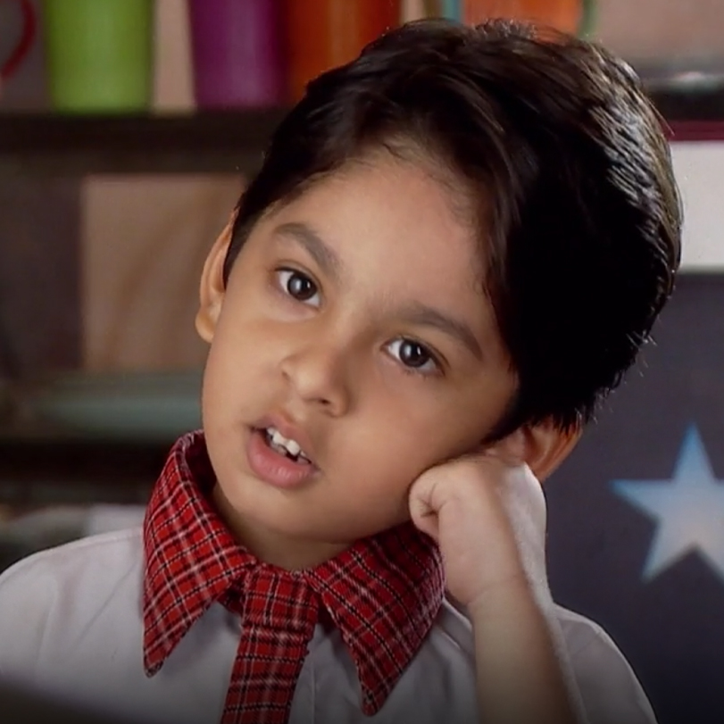Nidhi's son is lost, and Samrat is very upset
