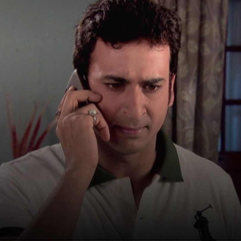 Ansh is kidnapped. Yash’s mother offers to help, thus, turning the tab
