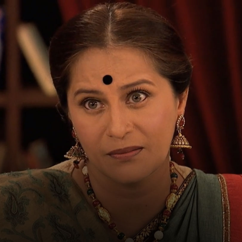 Naren finds out about Pari’s evil plans and hence decides to ask for d