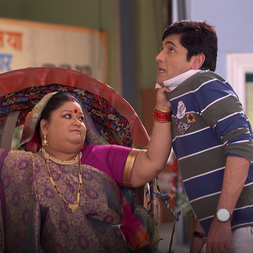 The school director figures out Vibhuti’s scam, and Anita tries to con