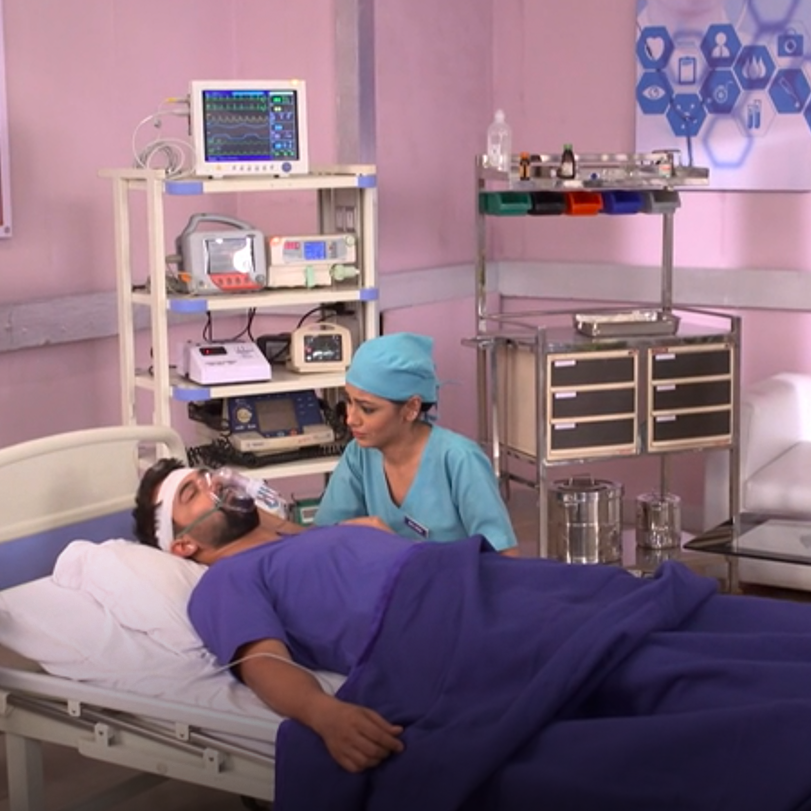 Will Abhi a weak when he see Bragyah in front of him in the hospital ?