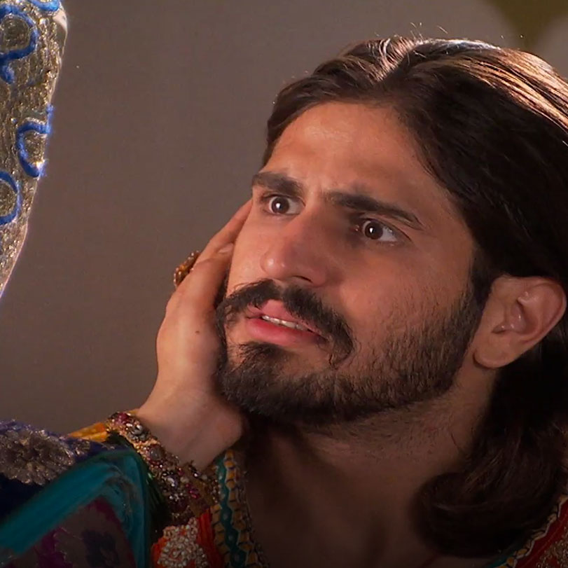Mourad asks Jalal to forgive him and He is trying to fix his mistake
