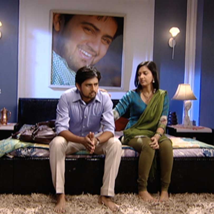 Shree tells Lakshmikant that Sharayu is sick.