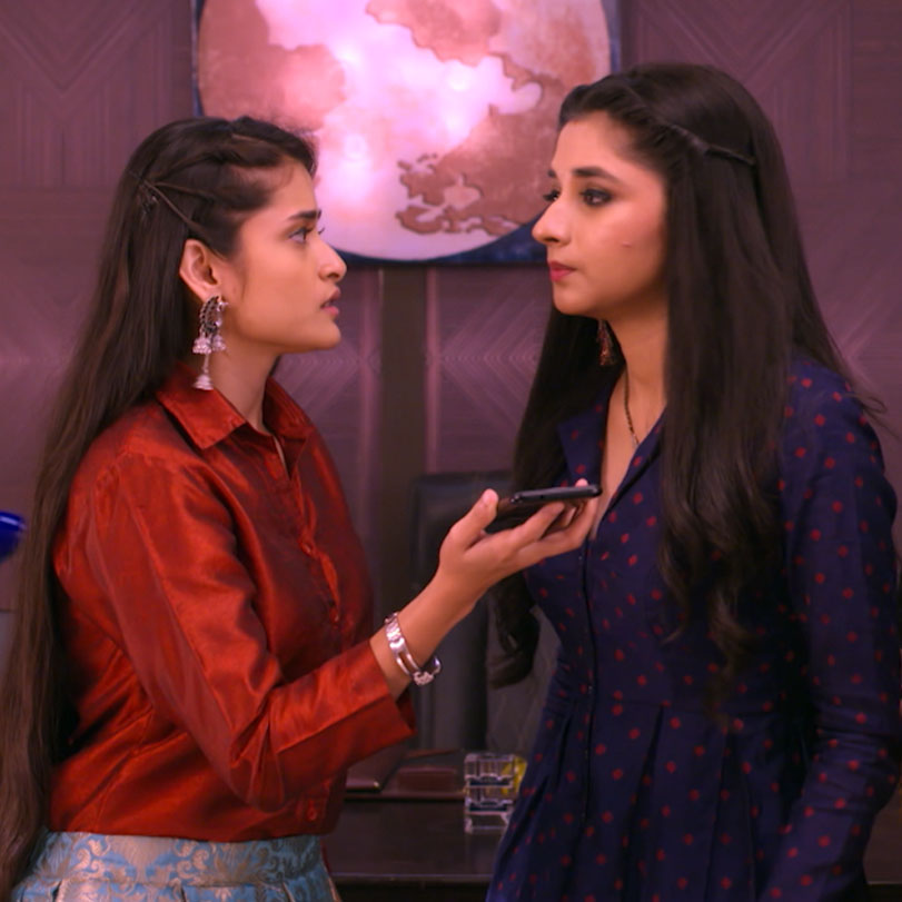 Parv meets Revati in a room, where Guddan stays hidden along with Aksh