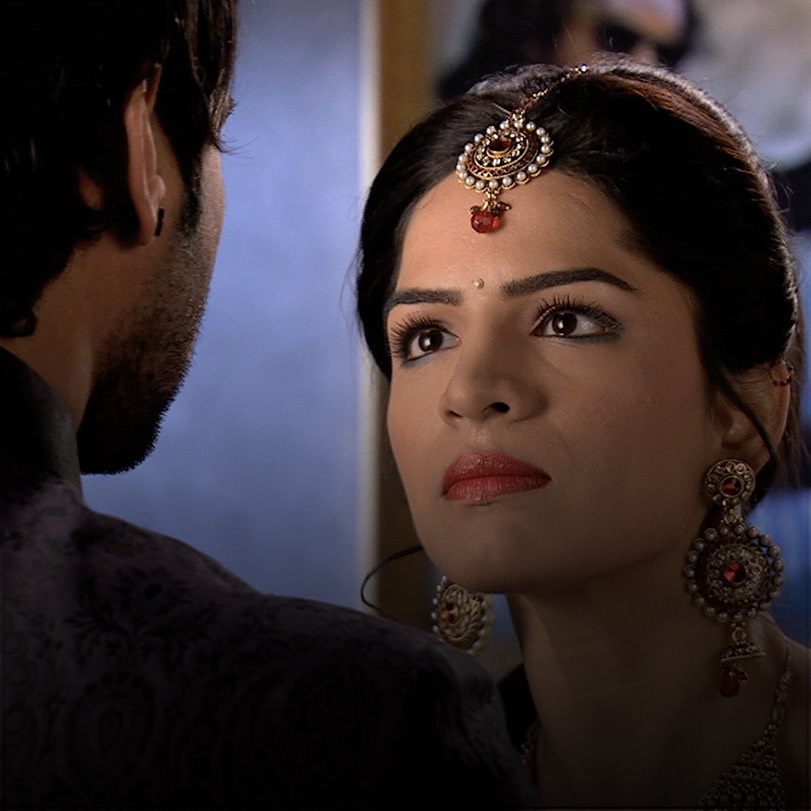   Alia convinces herself that Pragya and Purabh have runaway together.