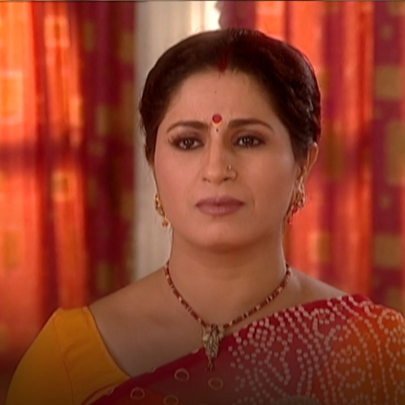 Saloni's mother asks Gyatri to leave the house with her husbnd. Will S