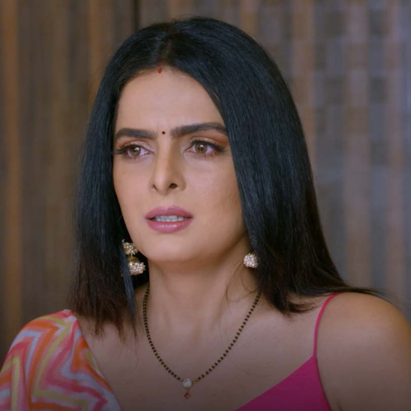 Megha blackmails Shirleen and tells her that she knows the truth about