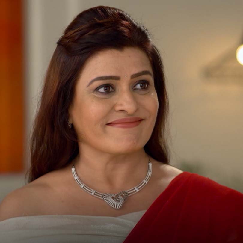 Neha is reluctant to sell her house, but Meenakshi is not ready to giv