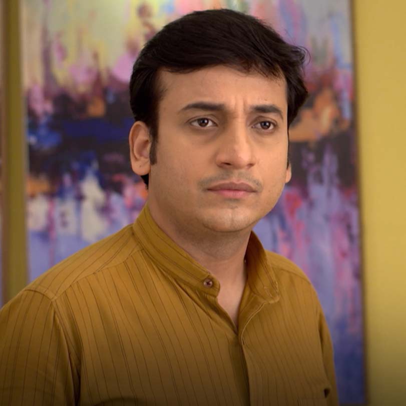Sameer tries to call Yash to stop the reporters, but he is not able to