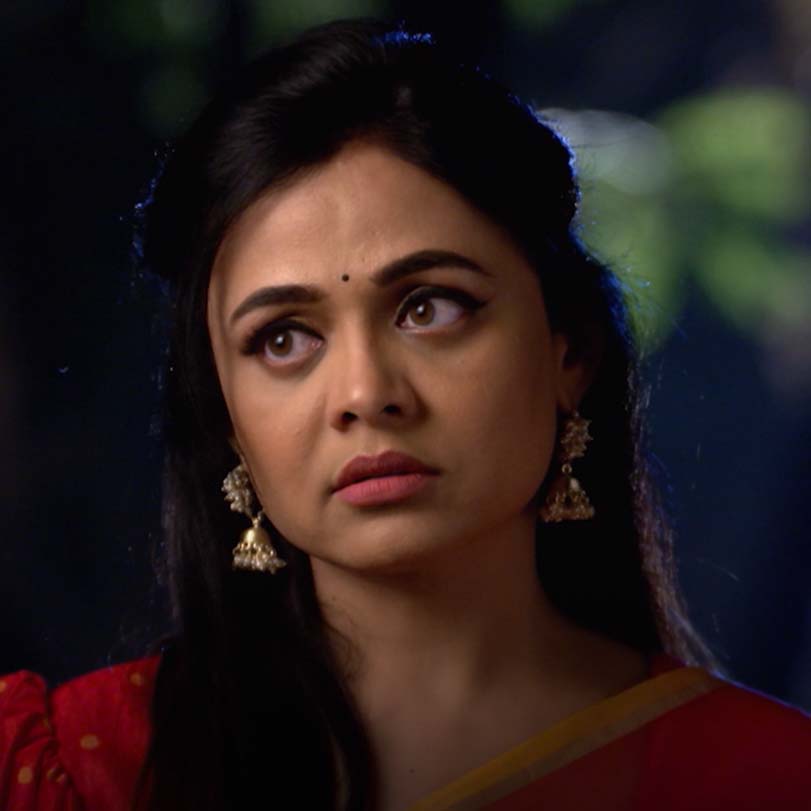 Mithila tells Vishwajeet about Simmi’s plan to hurt Yash during the pa