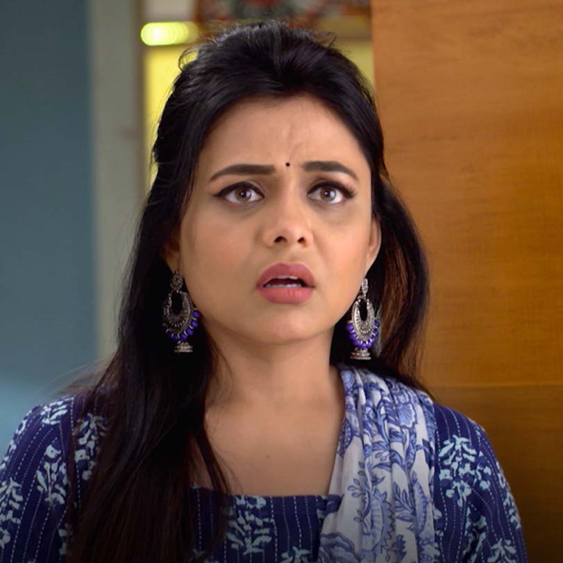 Neha enters Jagannath’s room by mistake along with Shefali. Yash’s pos