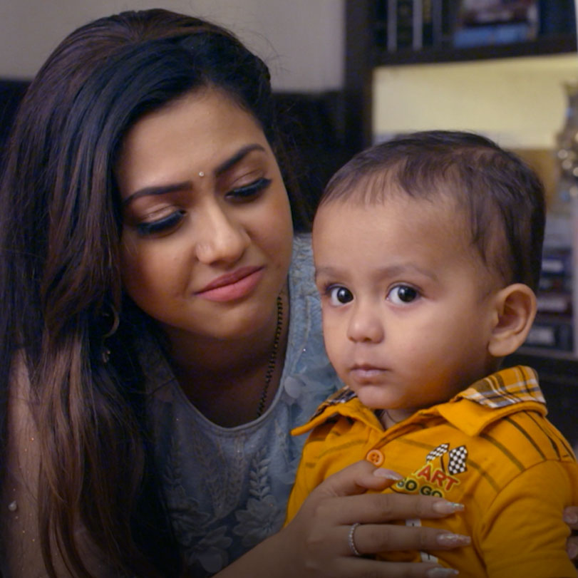 Riddhi finds out that Sarthak is not her biological father