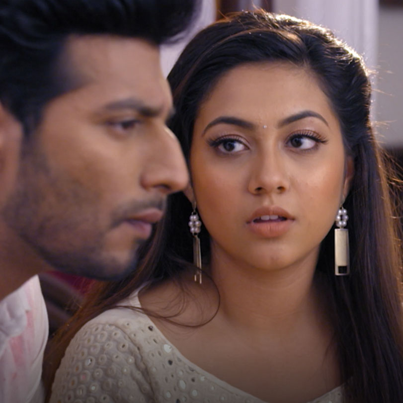 Malhar still tries to convince Kalyani to have an abortion, and tells 