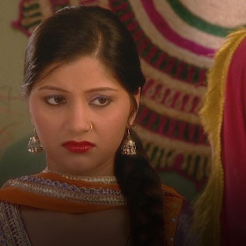 Semi’s mother tries to convince Abhinav to marry Rajo, so the wise-man